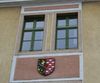 zdjecie przedstawia zielone okna Starostwa